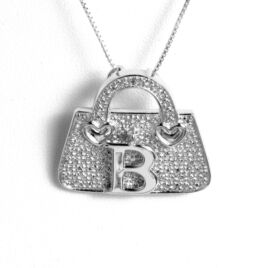 Ezüst táska bross-medál "B" betűvel