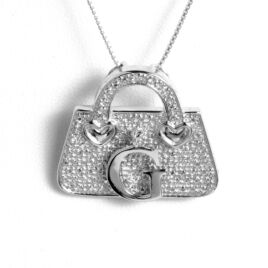 Ezüst táska bross-medál "G" betűvel