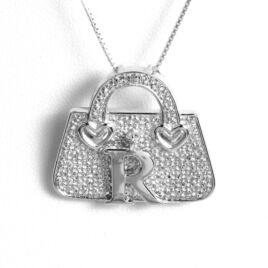 Ezüst táska bross-medál "R" betűvel