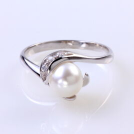 14k fehér arany gyűrű tenyésztett gyönggyel