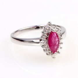 Ezüst női gyűrű rubinnal