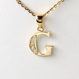 14karátos arany G betű medál cirkónia kővel