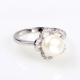 Ezüst gyűrű tenyésztett gyönggyel