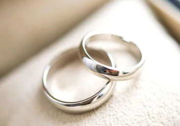 A fehérarany karikagyűrű az “igenek”kiváltója