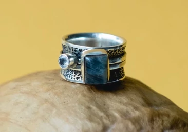 Miért feketedik be az ezüst ékszer?